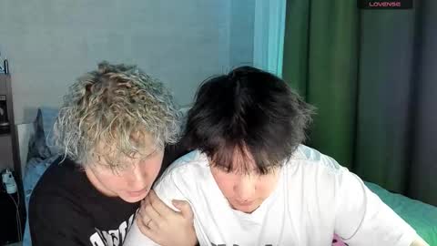 MeowMiku online show from December 19, 5:30 pm