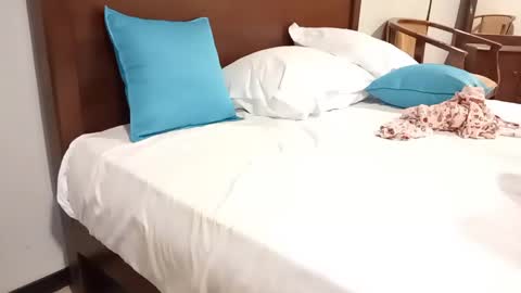 miyawhitexxx online show from April 13, 6:45 pm