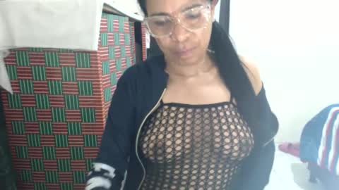 kelly online show from February 22, 12:05 am