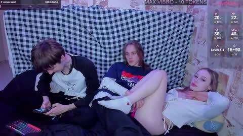 Tim and Lisa  Simon and Luna online show from February 15, 4:45 pm