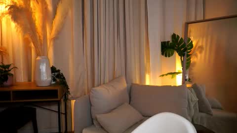 milkyway  online show from November 30, 5:20 pm