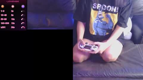 Snapshot of mmmmdarling chatting on October 19, 6:18 am minaDarling online show from October 19, 6:18 am