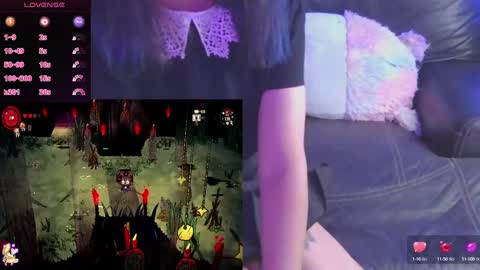 Snapshot of mmmmdarling chatting on October 4, 5:16 am minaDarling online show from October 4, 5:16 am