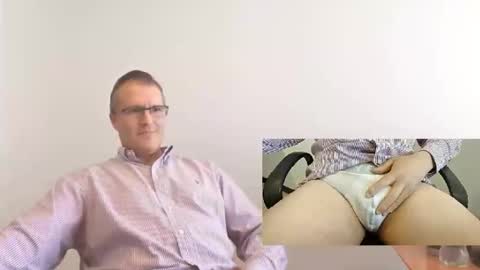 Snapshot of moe_001 chatting on October 7, 5:31 pm Moe online show from October 7, 5:31 pm