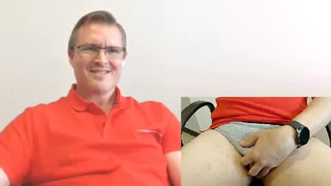 Snapshot of moe_001 chatting on October 24, 7:03 pm Moe online show from October 24, 7:03 pm