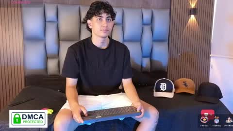 mohamed_malik online show from April 17, 4:09 pm