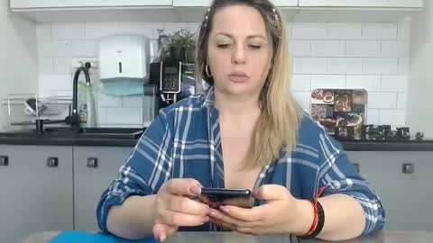 erika online show from March 7, 11:40 am