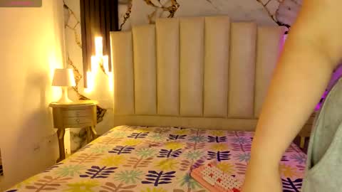 Hey Guys  Im Mollie online show from December 2, 4:05 pm