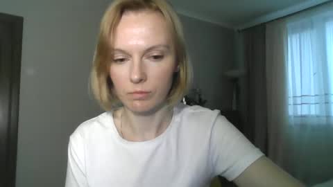 mollilove online show from June 4, 4:46 pm