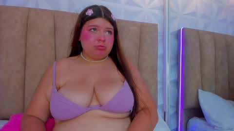 molly__evans_ online show from April 16, 9:39 pm