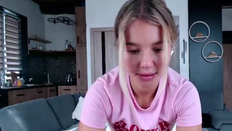 Molly online show from September 10, 1:01 pm