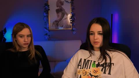 molly_lesser online show from December 17, 3:30 pm