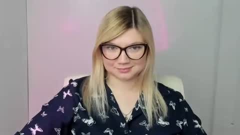 Molly online show from October 26, 12:50 pm