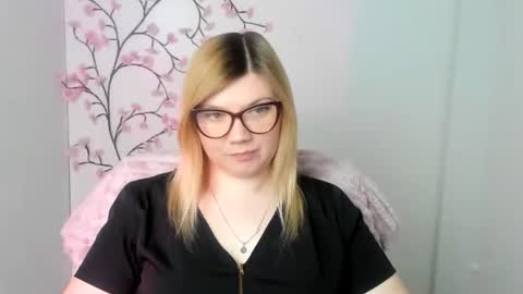 Molly online show from March 27, 1:01 pm