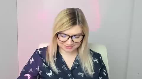 Molly online show from November 10, 1:03 pm