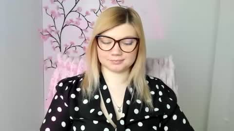 Molly online show from April 18, 11:34 am