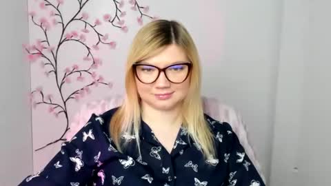 Molly online show from December 19, 1:28 pm