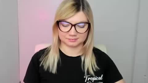 Molly online show from September 26, 11:51 am