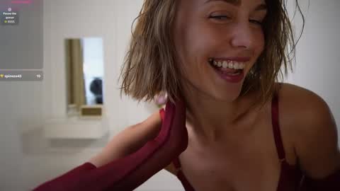Snapshot of molly_p chatting on September 14, 10:06 am VIP page OnlyFans is absolutely FREE for ONE month online show from September 14, 10:06 am