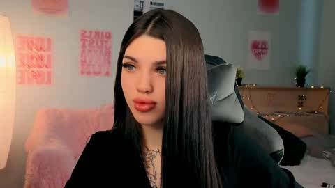 Molly online show from April 18, 5:09 am