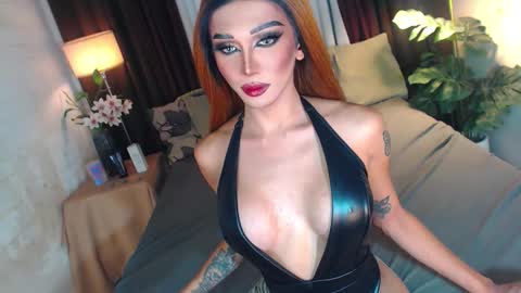 Molly online show from October 27, 8:25 am