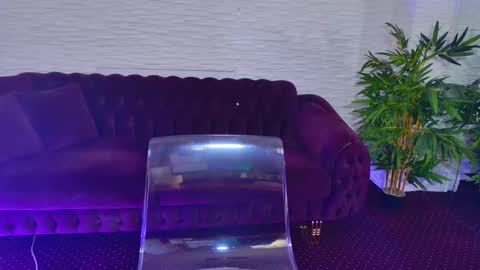 Julia online show from February 4, 8:13 pm