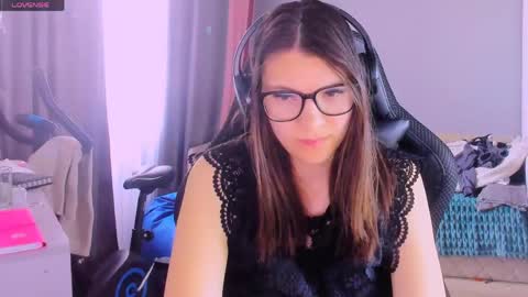  KIRA  online show from April 30, 2:38 am