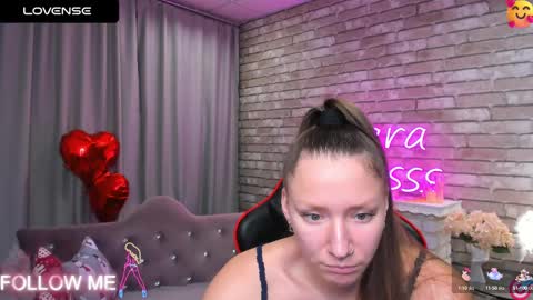 hi im Molly heregreat boobs big heart  warm pussy  online show from February 20, 3:23 am