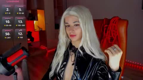 Molly online show from February 4, 8:02 pm