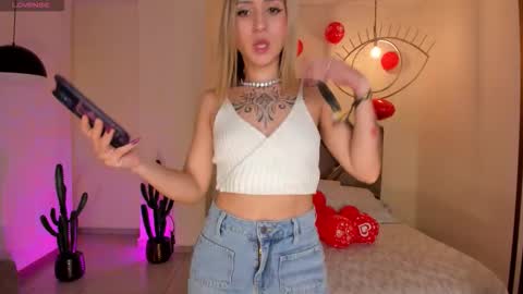 Molly Sunders online show from February 13, 8:23 pm