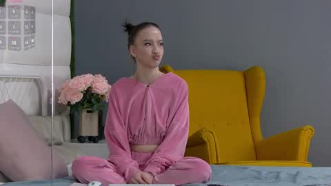 MonaHicks online show from April 21, 2:51 am