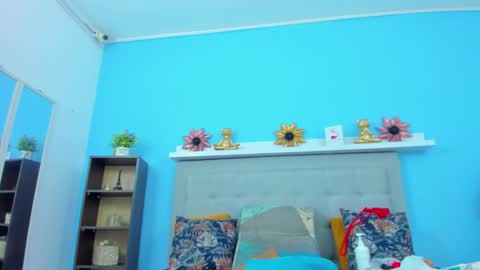 paola online show from December 19, 3:29 pm