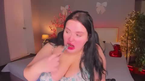 Monica online show from December 20, 1:29 pm