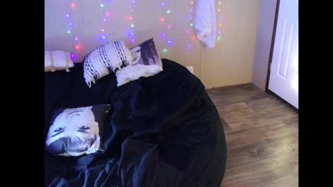 Snapshot of monica_lily chatting on February 5, 2:59 pm Monica online show from February 5, 2:59 pm