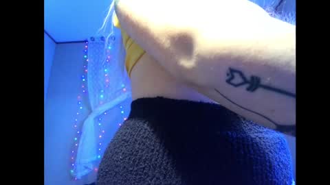 Snapshot of monica_lily chatting on January 22, 4:33 pm Monica online show from January 22, 4:33 pm