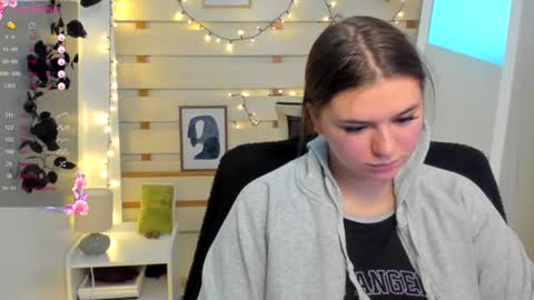 Monika online show from March 4, 2:03 pm