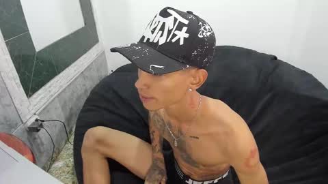 monkeyd_66 online show from February 14, 3:36 pm