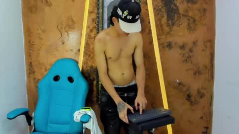 monky_0002 online show from June 7, 9:42 pm