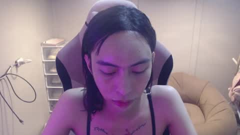 Snapshot of monstercockselfsuck chatting on January 22, 10:40 am ELYSE A SIMPLE GIRL online show from January 22, 10:40 am