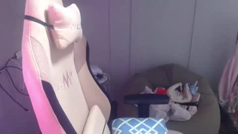 Snapshot of monstercockselfsuck chatting on January 12, 4:08 pm ELYSE A SIMPLE GIRL online show from January 12, 4:08 pm