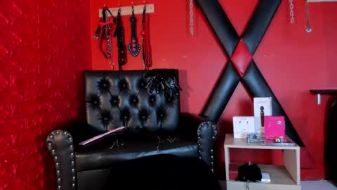 Monttserratt online show from February 6, 9:39 pm