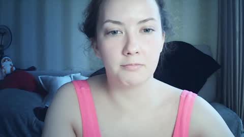 moodiemira online show from April 2, 1:51 pm