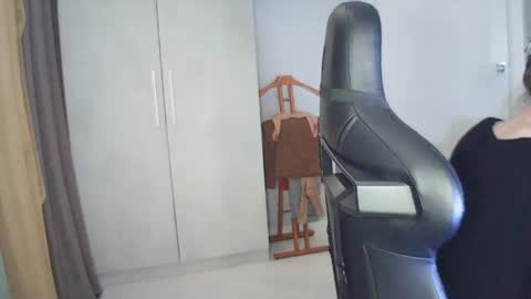 moodiemira online show from April 12, 8:57 pm