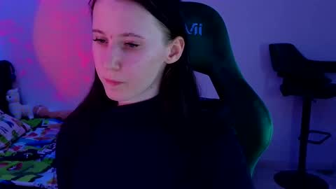 Lola online show from March 12, 6:00 pm