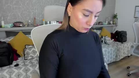 Sarah online show from February 3, 6:56 pm