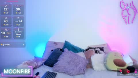 Snapshot of moonfiredance chatting on December 11, 5:21 am Nicky  online show from December 11, 5:21 am