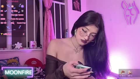 Snapshot of moonfiredance chatting on March 4, 5:32 am Nicky  online show from March 4, 5:32 am