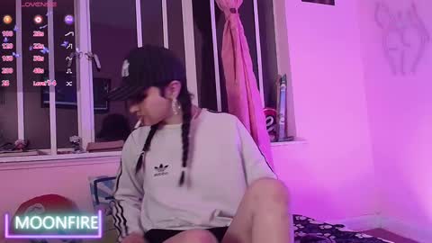 Snapshot of moonfiredance chatting on March 5, 5:50 am Nicky  online show from March 5, 5:50 am