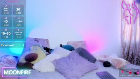 Snapshot of moonfiredance chatting on December 4, 12:30 pm Nicky  online show from December 4, 12:30 pm