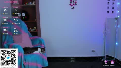 Snapshot of moonlady_ chatting on January 27, 5:36 am MOON online show from January 27, 5:36 am